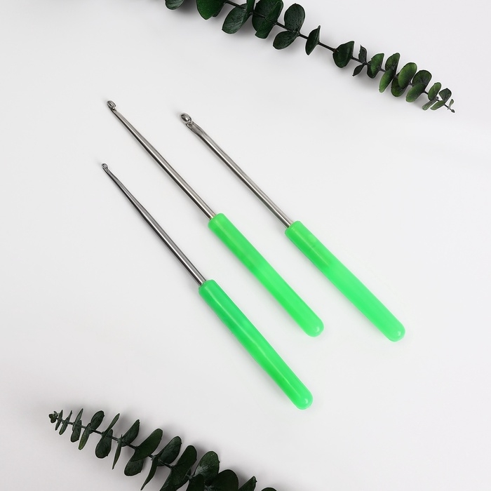 Набор крючков для вязания, с пластиковыми ручками и колпачками, d = 1,5-2,5 мм, 14 см, 3 шт, цвет МИКС