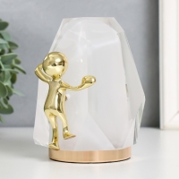 Сувенир "Человек и льдина" 10х10х13 Сувенир "Человек и льдина" 10х10х13