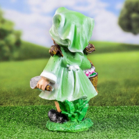 Садовая фигура "Девочка с корзинкой в руке" 33х20см Садовая фигура "Девочка с корзинкой в руке" 33х20см