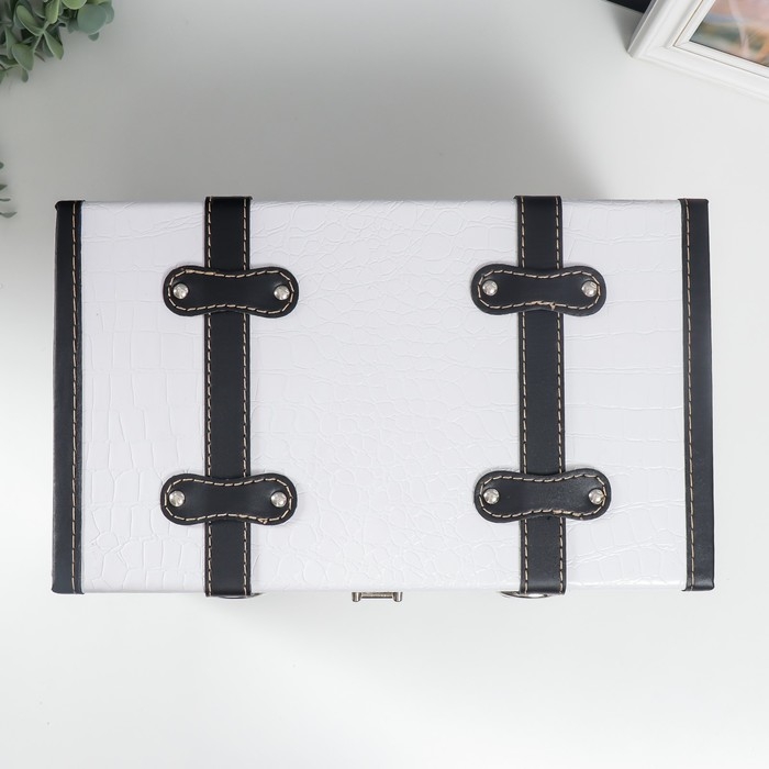 Шкатулка дерево кожзам "Сундук с ремнями" белый 19х21х35 см