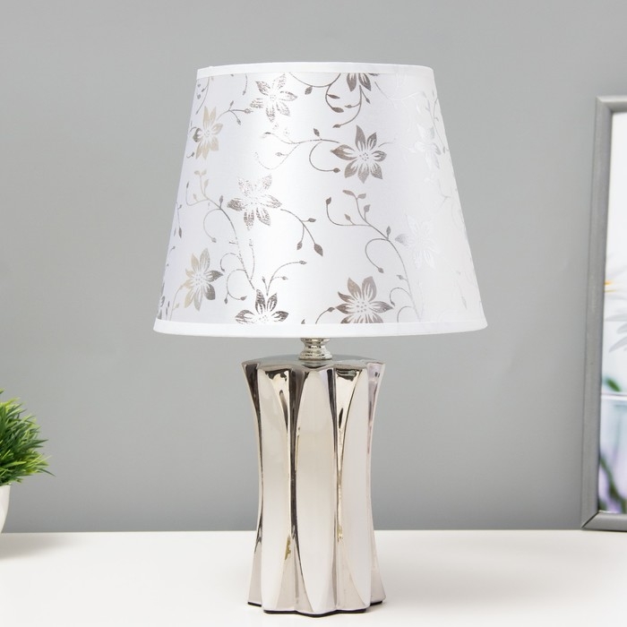 Настольная лампа Настольная лампа "Сабина" Е14 40Вт бело-серебристый 20х20х34см