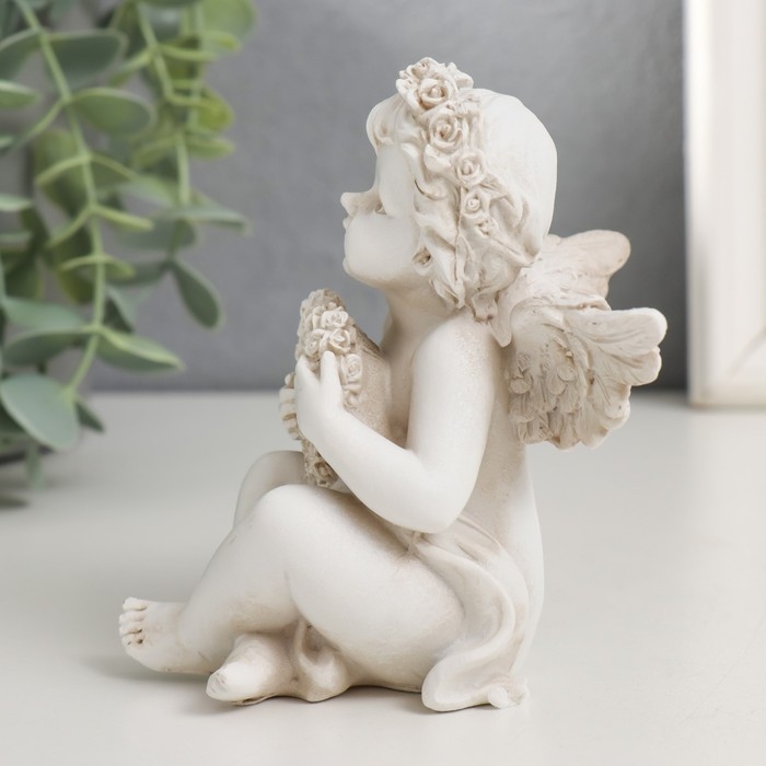 Сувенир полистоун Сувенир полистоун "Ангелочек с венком из роз в форме сердца" МИКС 11х9х8,4 см