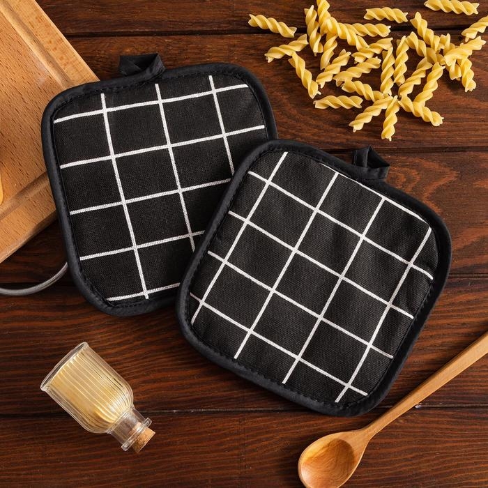 Кухонный набор (2 предмета) Доляна &laquo;Клетка&raquo;, цвет черный, прихватка 17х17 см - 2 шт, 100% п/э