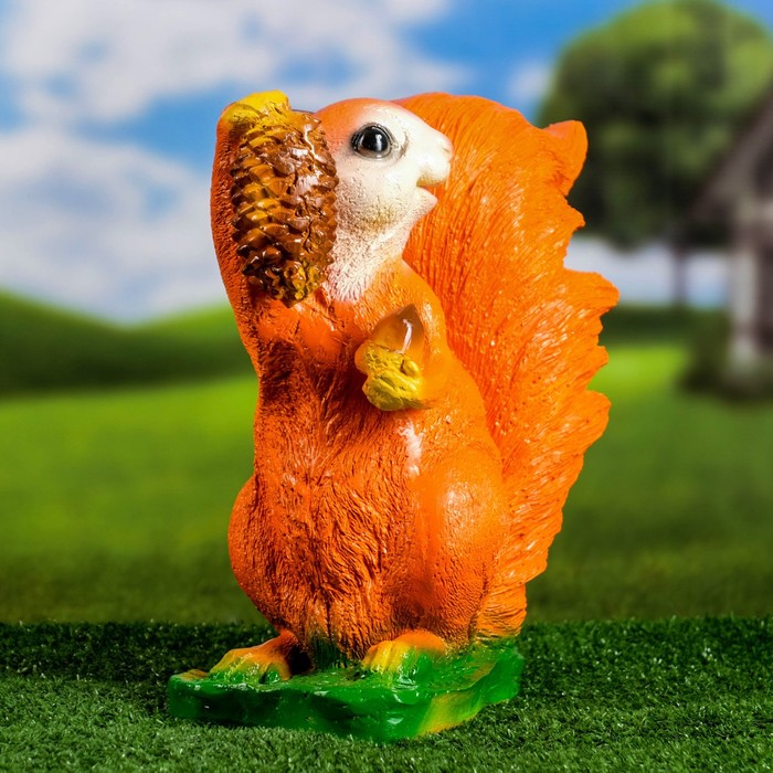 Садовая фигура Садовая фигура "Белка с шишкой" 13×18×28см