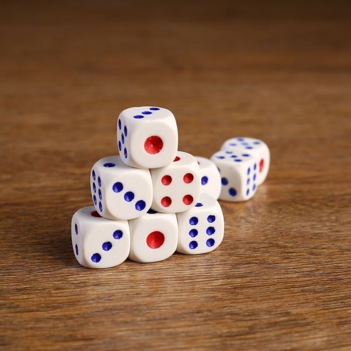 Кости игральные, 1.8 х 1.8 см, набор 100 шт Кости игральные, 1.8 х 1.8 см, набор 100 шт