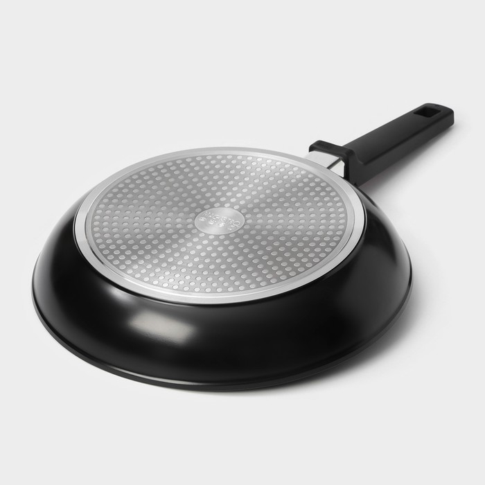 Сковорода Magistro Flame, d=28 см, h=5 см, ручка soft-touch, антипригарное покрытие, индукция, цвет чёрный Сковорода Magistro Flame, d=28 см, h=5 см, ручка soft-touch, антипригарное покрытие, индукция, цвет чёрный
