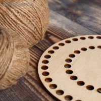 Заготовка для вязания "Круг, перфорация по центру", донышко фанера 3 мм, 16 см, d=9мм Заготовка для вязания "Круг, перфорация по центру", донышко фанера 3 мм, 16 см, d=9мм