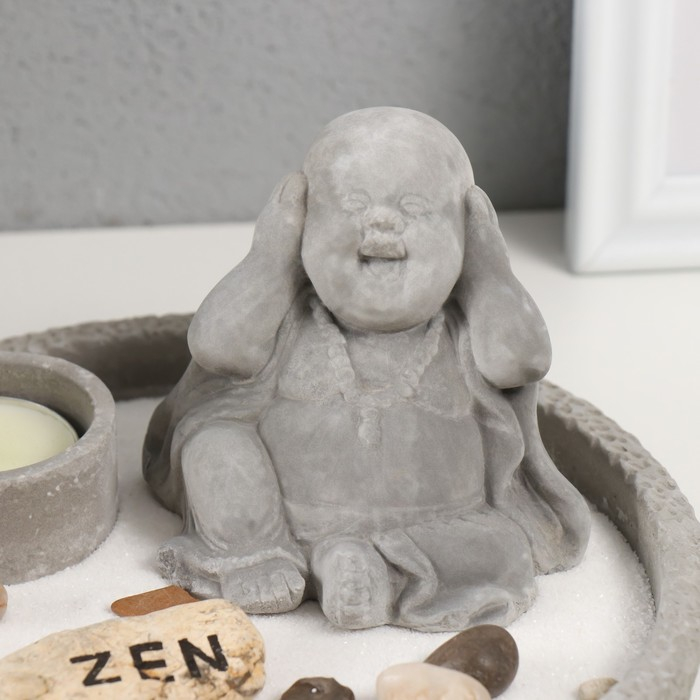 Сад камней Дзен d=16,5 см Хотей Сад камней Дзен d=16,5 см Хотей "ничего не слышу", со свечой, серый