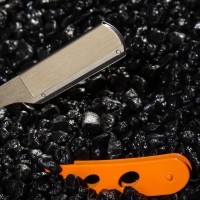 Опасная бритва Шаветт (без лезвия) из нержавеющей стали, оранжевая матовая Опасная бритва Шаветт (без лезвия) из нержавеющей стали, оранжевая матовая