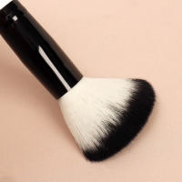 Набор кистей для макияжа &laquo;Полоски&raquo;, 8 предметов, чехол на молнии, цвет белый/чёрный