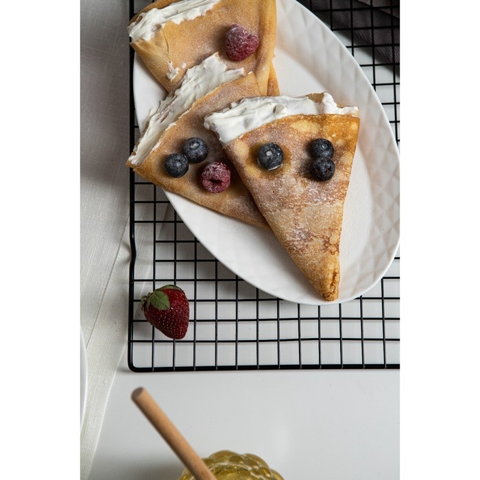 Тарелка фарфоровая обеденная Magistro &laquo;Блик&raquo;, 25&times;16,5&times;1,5 см, цвет белый