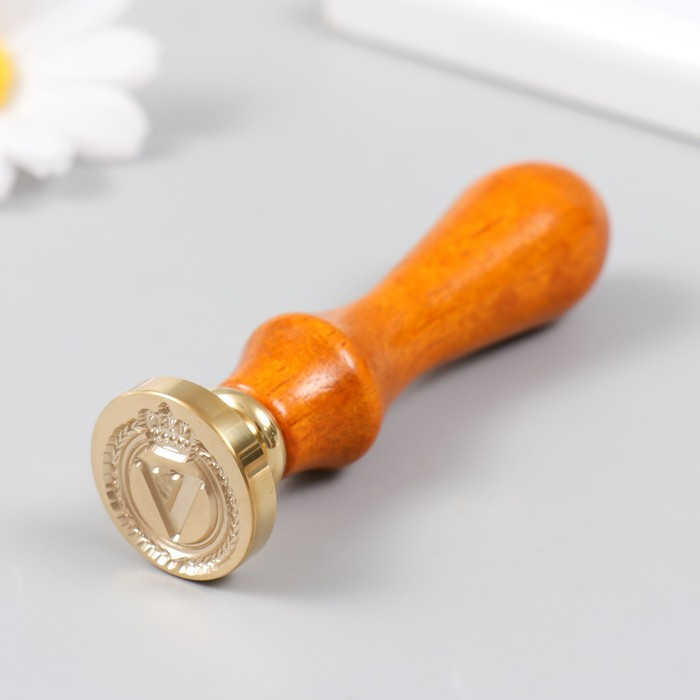 Печать для сургуча с деревянной ручкой Печать для сургуча с деревянной ручкой "Корона с буквой V" 9х2,5х2,5 см