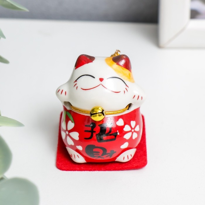 Сувенир керамика Сувенир керамика "Манэки-нэко в костюмчике" 4,5х3,6х4,6 см набор 5 шт