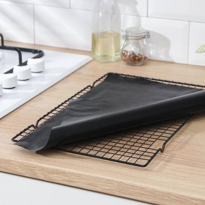 Набор тефлоновых ковриков, многоразовых, 2 шт, цвет чёрный, бежевый Набор тефлоновых ковриков, многоразовых, 2 шт, цвет чёрный, бежевый