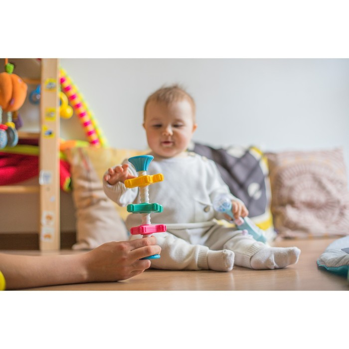 Развивающая игрушка пирамидка &laquo;Закрути меня&raquo; с шестеренками, погремушка, Крошка Я