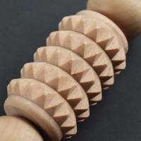 Массажёр для рук и ступней «Дорожный», d = 3 × 9 см, деревянный, зубчатый Массажёр для рук и ступней «Дорожный», d = 3 × 9 см, деревянный, зубчатый