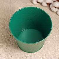 Кашпо "Олени и снежинки" зеленое с позолотой, 17х17х14см Кашпо "Олени и снежинки" зеленое с позолотой, 17х17х14см