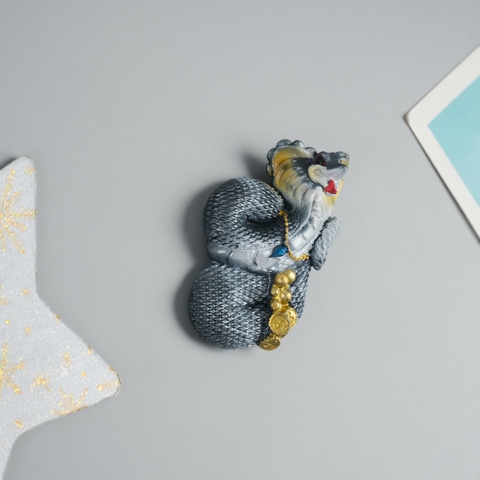 Магнит полистоун Магнит полистоун "Змей тёмный с монетками" МИКС 6,5х3,8х2 см