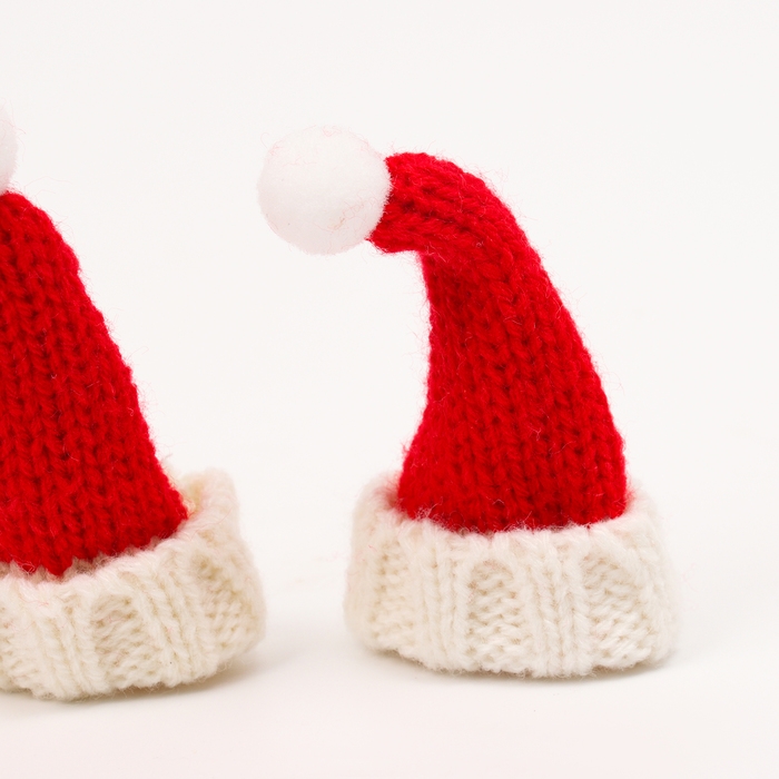 Новогодняя шапка для игрушек вязаная, набор 4 шт., размер &mdash; 7,5 &times; 4 см