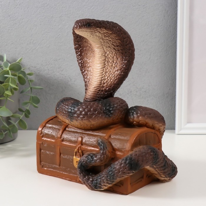Копилка Копилка"КОБРА НА СУНДУКЕ " 20 х 17 х 12 см.