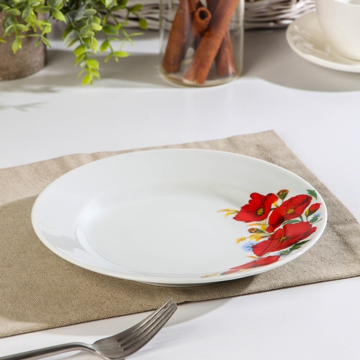 Тарелка фарфоровая &laquo;Маки красные&raquo;, d=20 см, белая