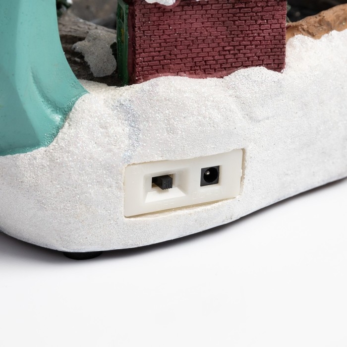 Светодиодная фигура &laquo;Площадь с фонтаном&raquo; 23 &times; 19 &times; 16 см, полистоун, батарейки АААх2 (не в комплекте), свечение мульти