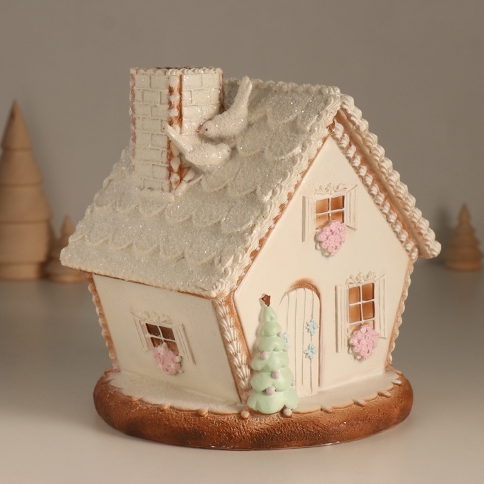 Сувенир полистоун свет "Пряничный домик с узорами, с птицами" 16,5х16х17 см