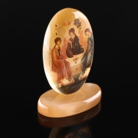 Икона овал на поставке с фоном"Святая троица", селенит Икона овал на поставке с фоном"Святая троица", селенит