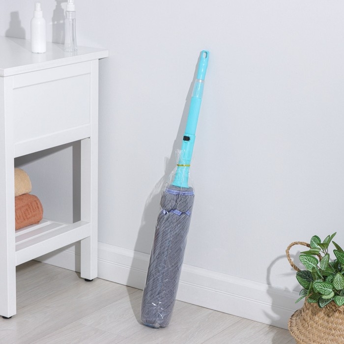 Швабра с отжимом Доляна, насадка из микрофибры &laquo;Чёрная&raquo;, телескопическая окрашенная ручка 120 см, цвет МИКС