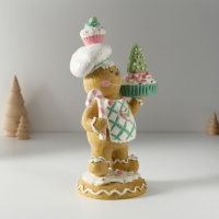 Сувенир полистоун "Пряничка кондитер со сладостями" 13х9х23,5 см