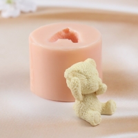 Молд силиконовый "Мишка рука у рта"  (издел. 3,5х3,5х4 см)