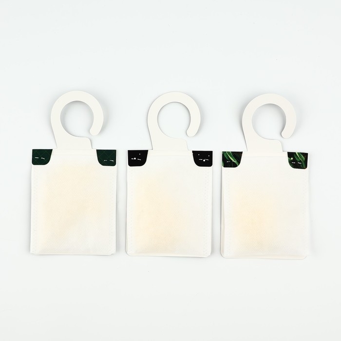 Ароматизатор на вешалке новогодний &laquo;Новый год: Новогодний&raquo;, МИКС, 8 х 15,5 см