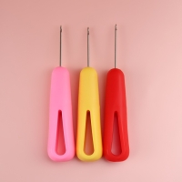 Шило швейное, с крючком, d = 2 мм, 14 &times; 3 см, лезвие 4,5 см, цвет МИКС