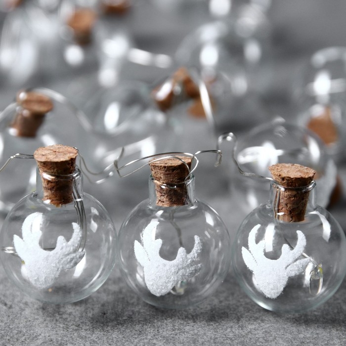 Гирлянда «Нить» 1.6 м с насадками «Шарики с оленем», IP20, серебристая нить, 15 LED, свечение тёплое белое, ААх2 Гирлянда «Нить» 1.6 м с насадками «Шарики с оленем», IP20, серебристая нить, 15 LED, свечение тёплое белое, ААх2