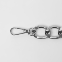 Цепочка для сумки, с карабинами, металлическая, плоская, 29 &times; 19 мм, 30 см, цвет серебряный