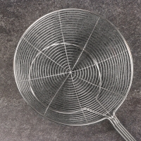 Дуршлаг-сито с деревянной ручкой 44см, диаметр18см, глубина 6,5см Дуршлаг-сито с деревянной ручкой 44см, диаметр18см, глубина 6,5см