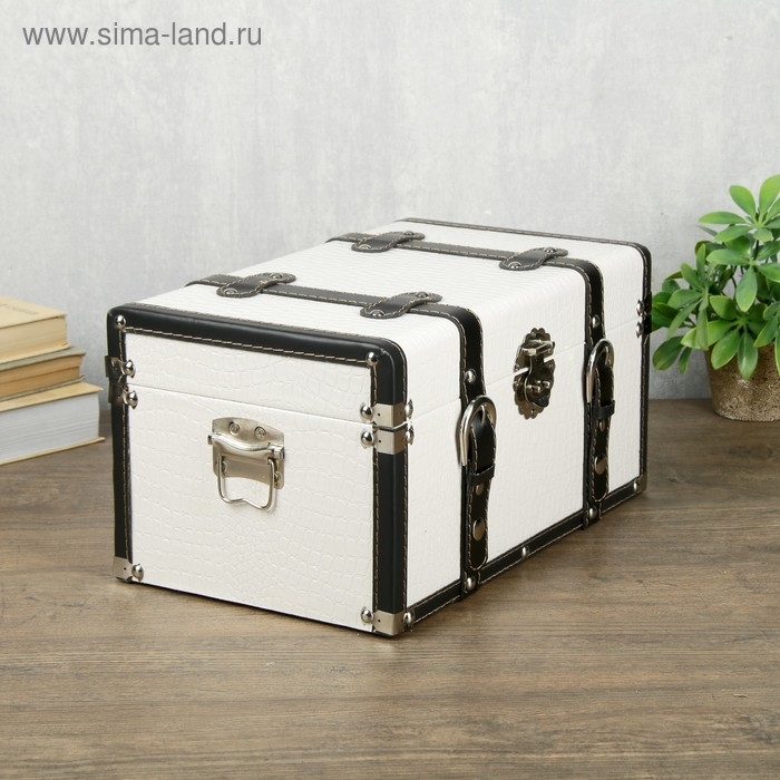 Шкатулка дерево кожзам "Сундук с ремнями" белый 19х21х35 см