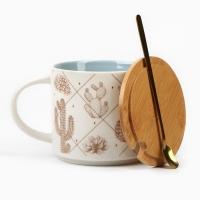 Кружка керамическая с крышкой и ложкой &laquo;Кактусы&raquo;, 470 мл, цвет бежевый