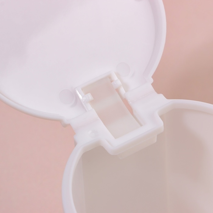 Органайзер для ватных палочек, с крышкой, на кнопке, d = 7,5 &times; 9,5 см, цвет белый