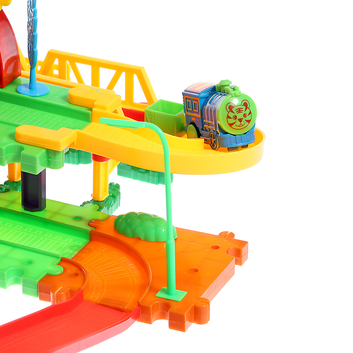 Железная дорога «Забавное путешествие», 2 паровоза, работает от батареек Железная дорога «Забавное путешествие», 2 паровоза, работает от батареек