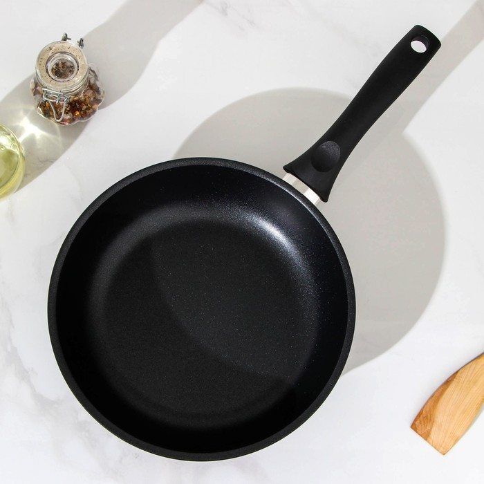 Сковорода &laquo;Традиция&raquo;, d=24 см, пластиковая ручка, антипригарное покрытие, цвет чёрный