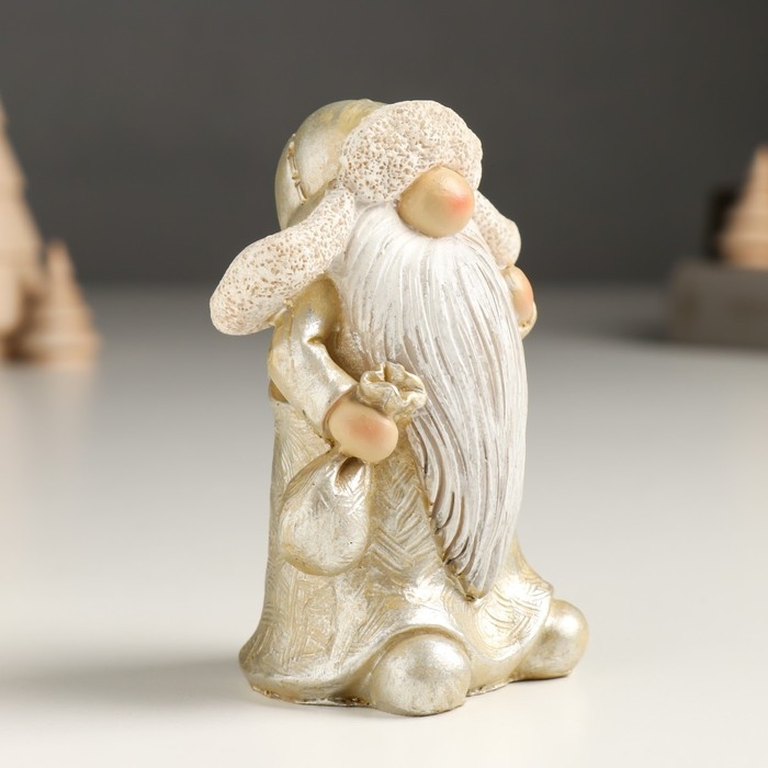 Сувенир полистоун Сувенир полистоун "Дедушка Мороз в золотом наряде и шапке-ушанке с мешком" 6,5х5,5х9,5 см