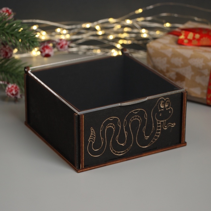 Новогодняя шкатулка Новогодняя шкатулка "Змей" 6х12х12 см