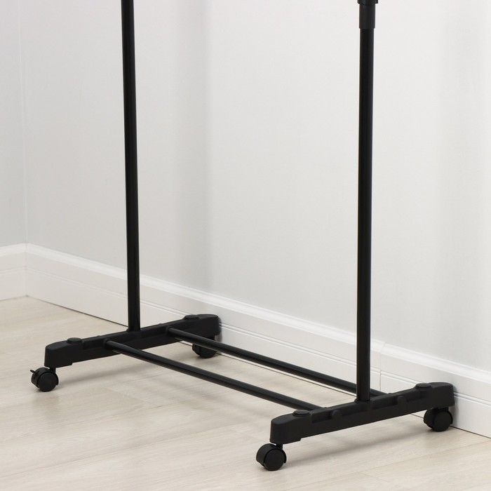 Стойка - вешалка напольная для одежды Доляна, телескопическая 90(160) см, 1 перекладина, 80&times;43 см, цвет чёрный/хромированный