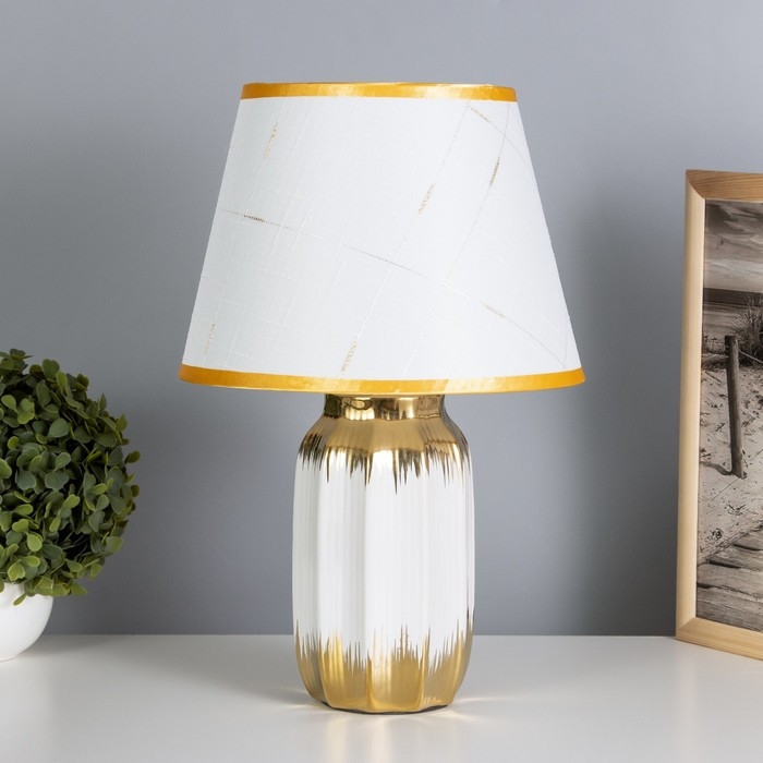 Лампа настольная Лампа настольная "Мартина" 1х40Вт Е14 белый/золото 24х24х40см