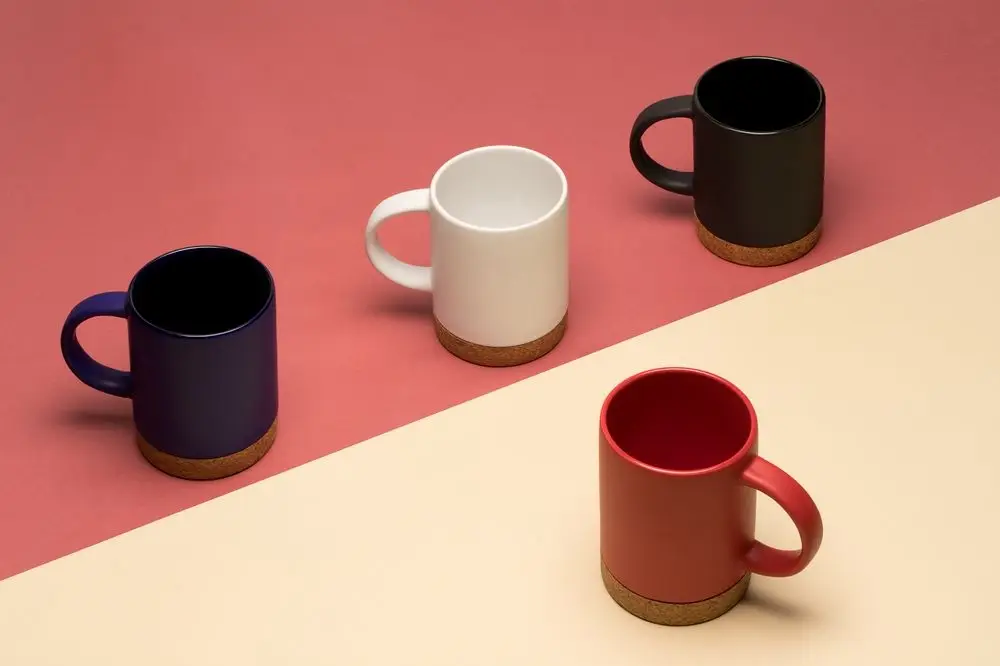 Кружка с пробковой подставкой Corky, черная Кружка с пробковой подставкой Corky, черная