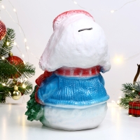 Копилка "Снеговик с ёлочкой" в красной шапке, 25х17см Копилка "Снеговик с ёлочкой" в красной шапке, 25х17см