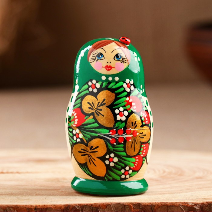 Матрёшка «Божья коровка», зелёное платье, 5 кукольная, 10-12 см Матрёшка «Божья коровка», зелёное платье, 5 кукольная, 10-12 см
