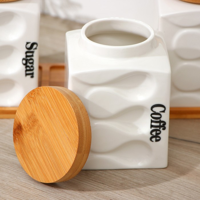 Банки для хранения сыпучих продуктов на деревянной подставке &laquo;Эстет. Волны&raquo;, 3 предмета: 900 мл, 12&times;14,5 см, керамические, цвет белый