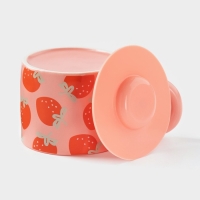 Кружка керамическая с силиконовой крышкой Доляна «Клубника», 350 мл, цвет красный Кружка керамическая с силиконовой крышкой Доляна «Клубника», 350 мл, цвет красный